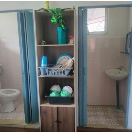 Mak Homestay Upstairs With 5 Bedrooms Kampong Kundassan Exteriér fotografie