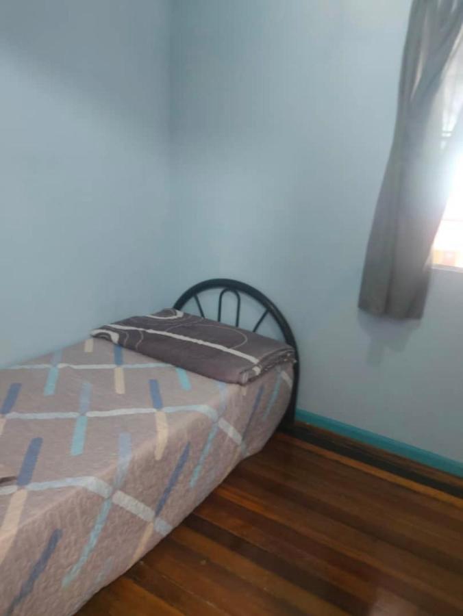 Mak Homestay Upstairs With 5 Bedrooms Kampong Kundassan Exteriér fotografie